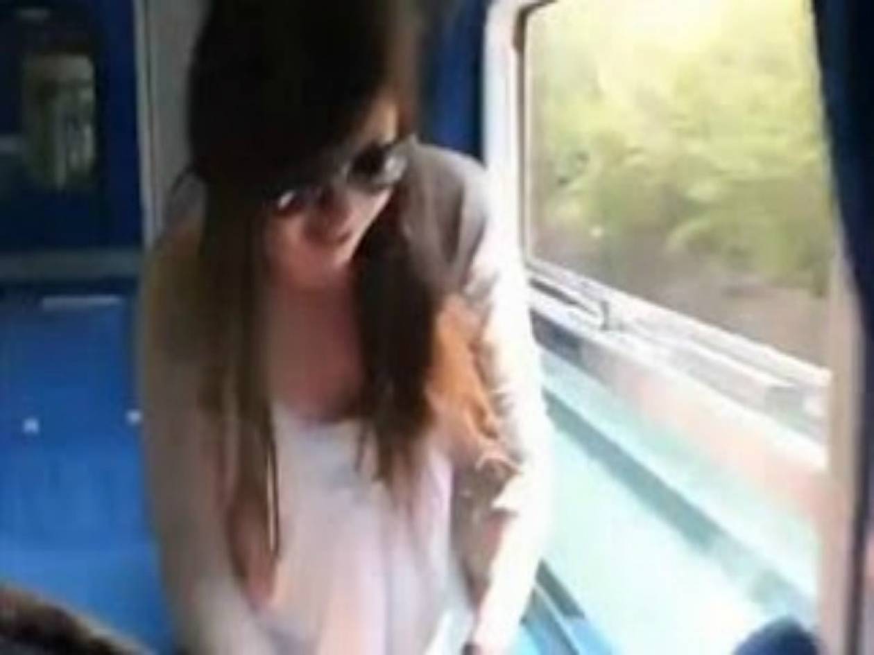 Βίντεο-σοκ: Παραλίγο να την αποκεφαλίσει το τρένο!