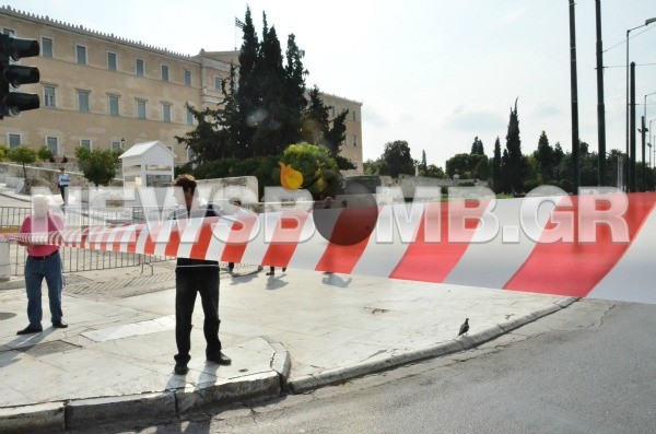 Έρημη πόλη η Αθήνα - Κλειστοί οι δρόμοι στο κέντρο (ΦΩΤΟΡΕΠΟΡΤΑΖ)