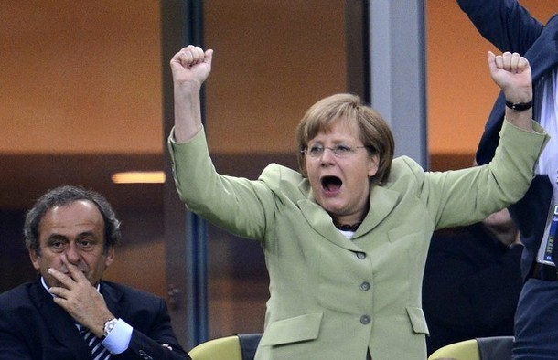 Μέρκελ: Το ίδιο σακάκι φορούσε και στον αγώνα Γερμανία- Ελλάδα 