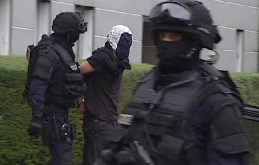 Γαλλία: Βρέθηκαν εκρηκτικές ύλες και όπλα σε γκαράζ