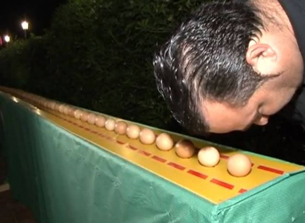 Βίντεο: Έσπασε 130 αυγά με το κεφάλι!