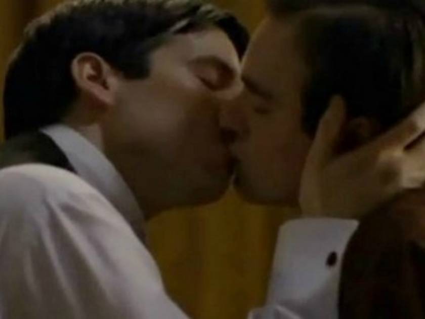 Βίντεο: Το gay φιλί που λογόκρινε η NET από τηλεοπτική σειρά