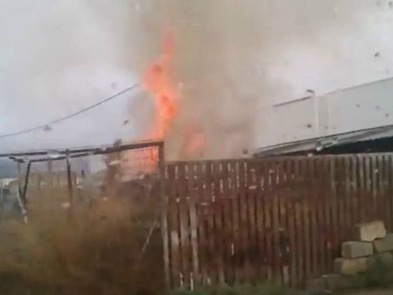 Βίντεο: Πυρκαγιά σε εργοστάσιο ξυλείας στο Μενίδι