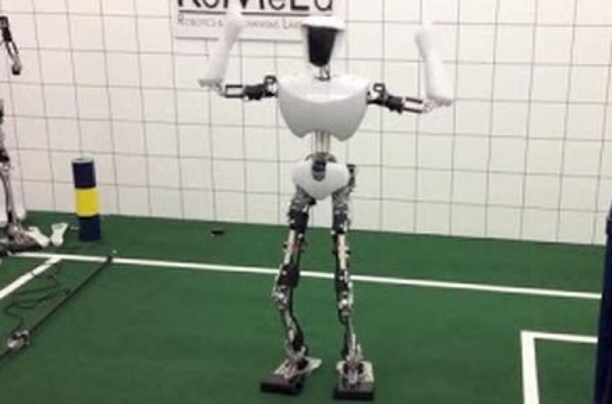 To ρομπότ που χορεύει στον ρυθμό του Gagnam Style!