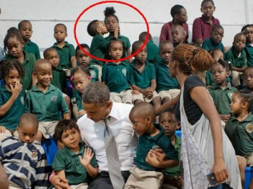 Απίστευτη φώτο: Ο Ομπάμα μιλούσε και ο μαθητής έκανε... καμάκι!