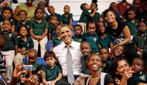 Απίστευτη φώτο: Ο Ομπάμα μιλούσε και ο μαθητής έκανε... καμάκι!