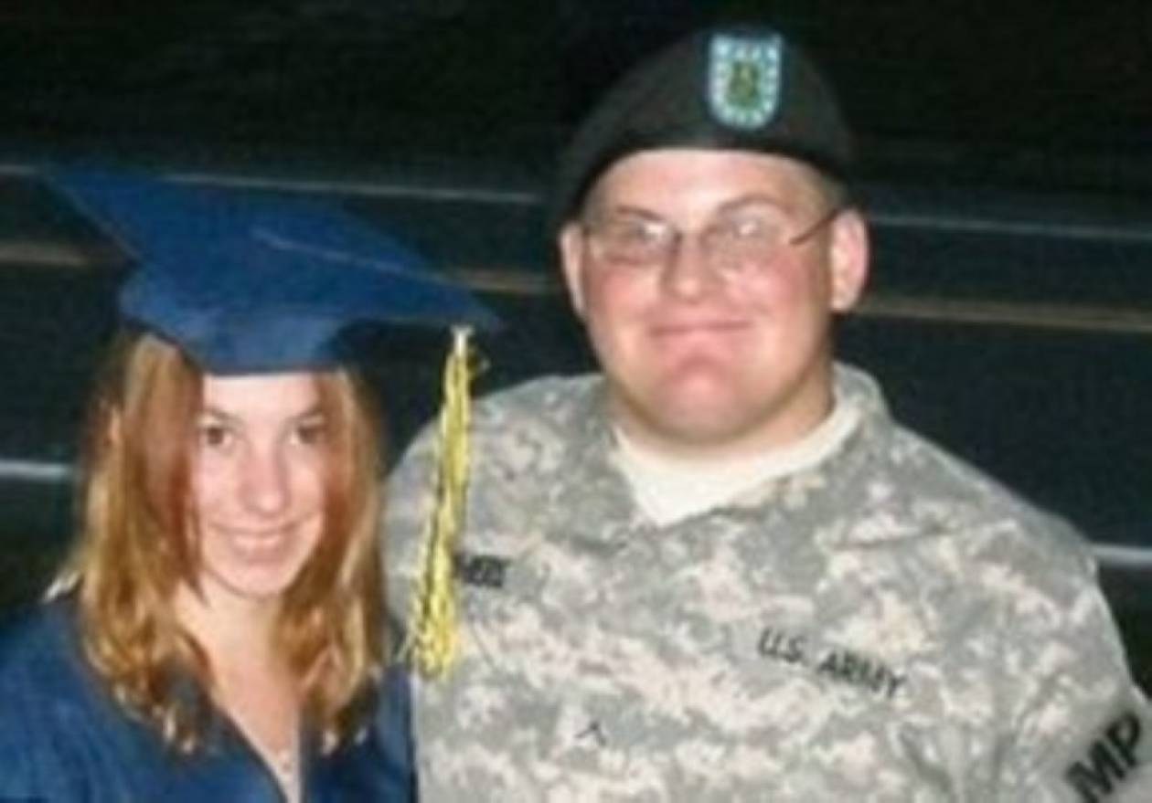 Στρατιώτης έβλεπε μέσω skype τη γυναίκα του να κάνει σεξ με ανήλικη