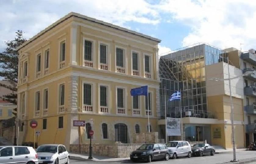 ΒΙΝΤΕΟ: Υπέστειλαν τη σημαία της ΕΕ από το Ιστορικό Μουσείο Ηρακλείου