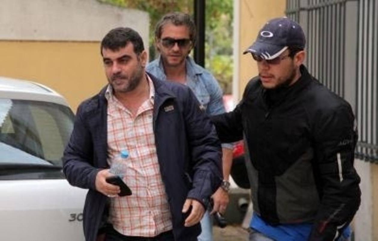 La Libre:Αντί να συλλάβουν κλέφτες Υπουργούς συλλαμβάνουν την αλήθεια