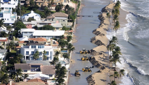 Χάος και καταστροφή από τον τυφώνα Σάντι 