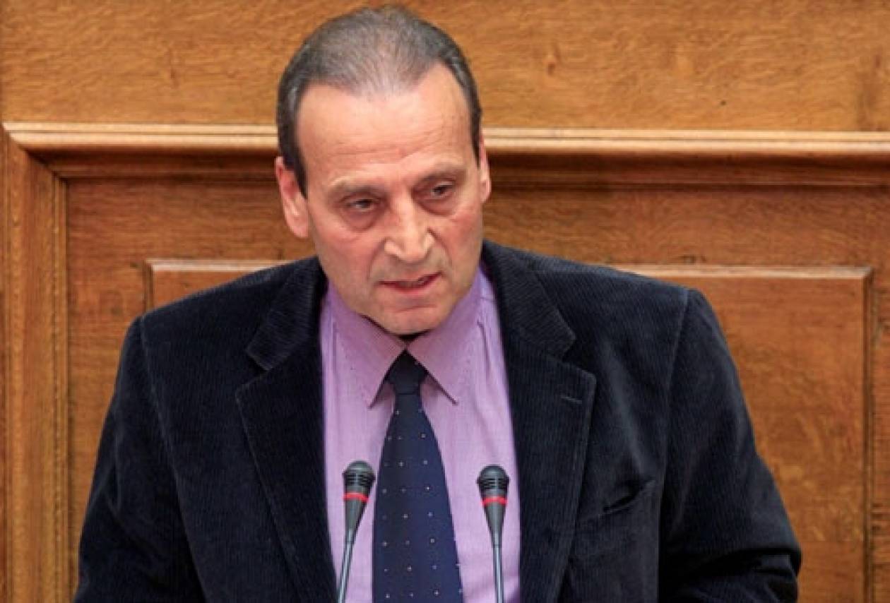 Θ.Παραστατίδης: Δεν τα ψηφίζω, δεν παραδίδω την έδρα