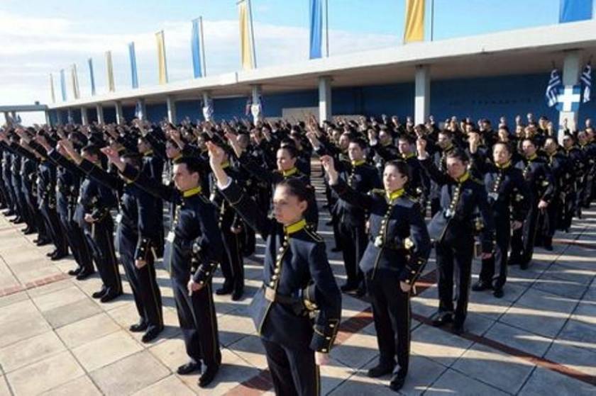 Η τρόικα ζητά μείωση των εισακτέων στις Στρατιωτικές Σχολές