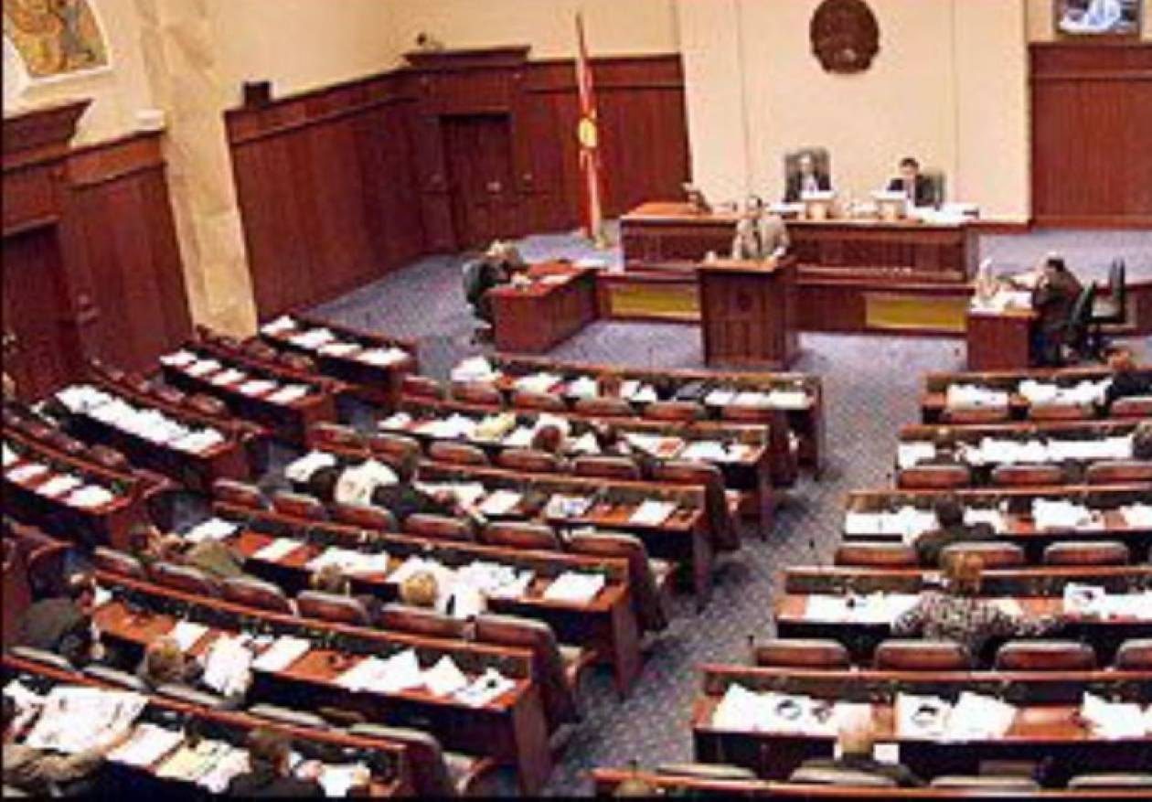 Αλβανός βουλευτής απείλησε ότι θα κάψει τη Βουλή της ΠΓΔΜ