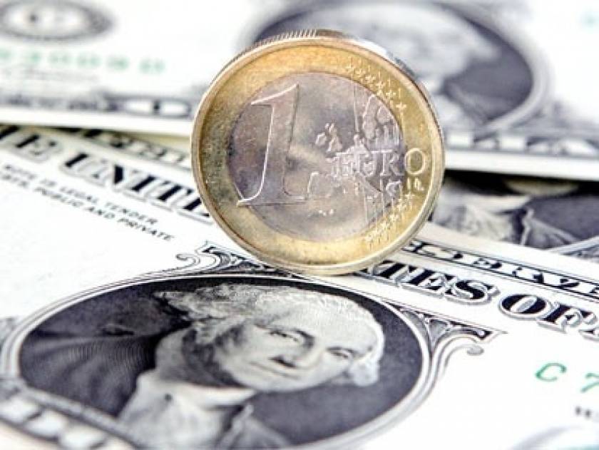 Το ευρώ σημειώνει οριακή πτώση 0,02% και διαμορφώνεται στα 1,2742 δολ.
