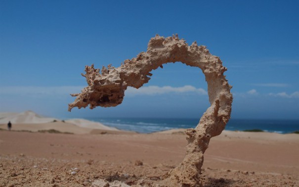 Εκπληκτική φωτογραφία: Όταν ένας κεραυνός χτυπάει την άμμο