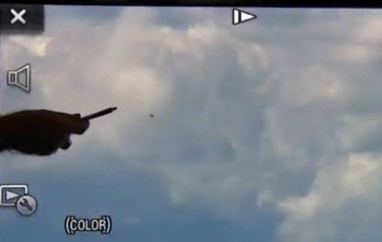 Βίντεο: UFO πετούν ιλιγγιωδώς πάνω από το Ντένβερ