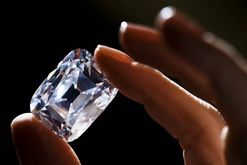 «Άχρωμο» διαμάντι έσπασε τα ρεκόρ σε δημοπρασία