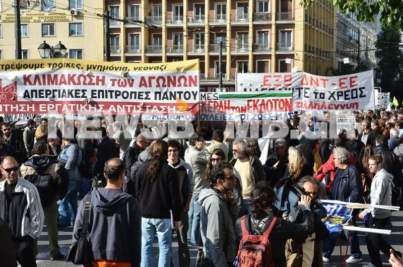 Ξεκίνησε το συλλαλητήριο των ΓΣΕΕ-ΑΔΕΔΥ – Κλείνουν οι δρόμοι (pics)