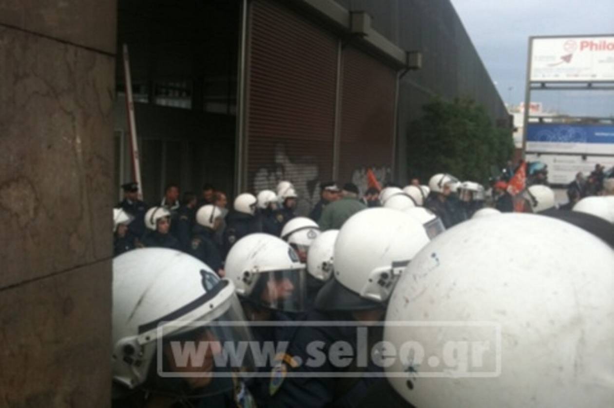 Βίντεο: Συμπλοκές εργαζομένων και ΜΑΤ στη Θεσσαλονίκη