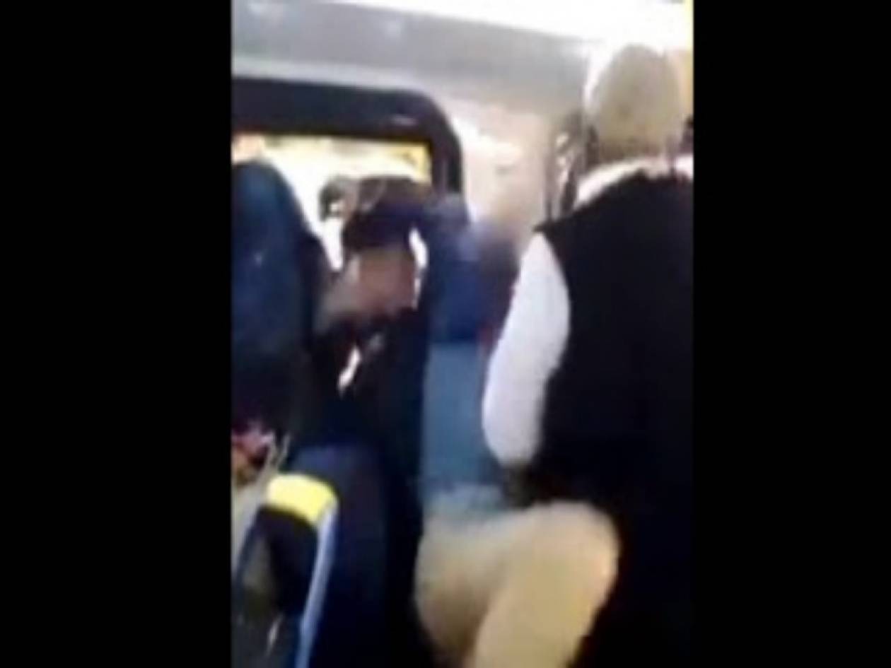 Βίντεο: Οδηγός λεωφορείου παίζει ξύλο με μια μαθήτρια!