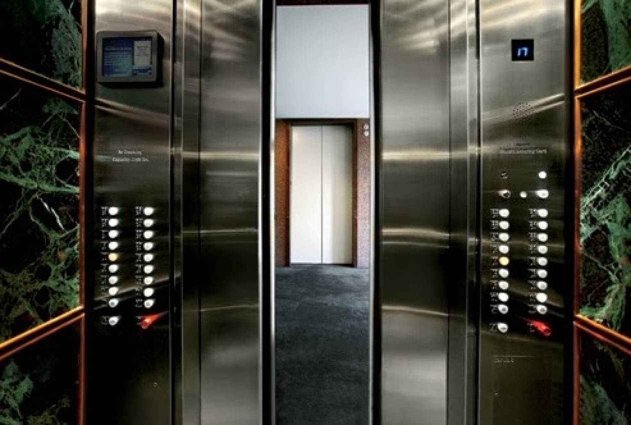 Έχετε αναρωτηθεί ποτέ γιατί τα ασανσέρ έχουν καθρέφτες