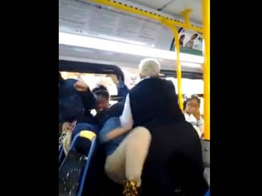 Βίντεο -ΣΟΚ:Οδηγός λεωφορείου δέρνει άγρια μαθήτρια λόγω... μουσικής