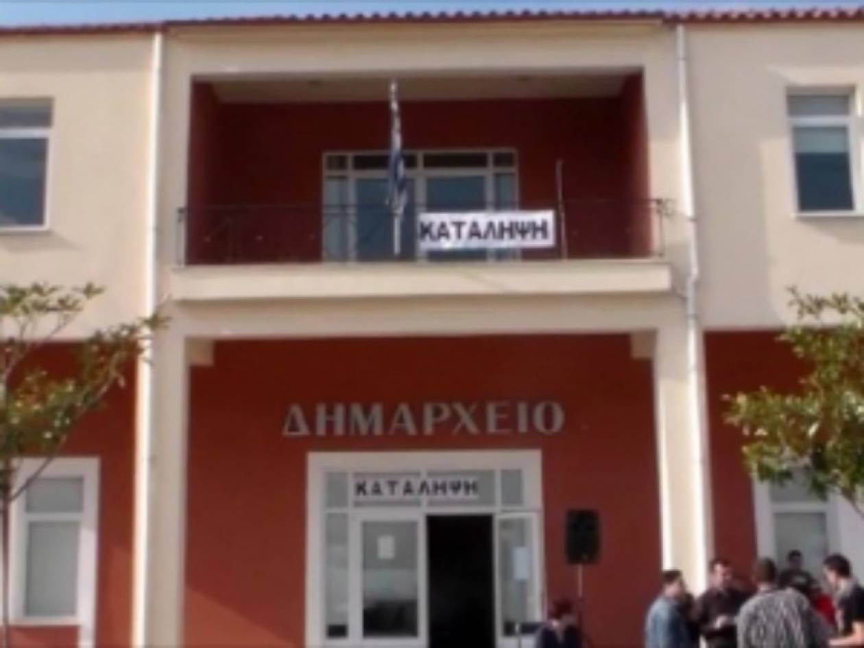 Βίντεο: Κατάληψη στο Δημαρχείο Νεμέας