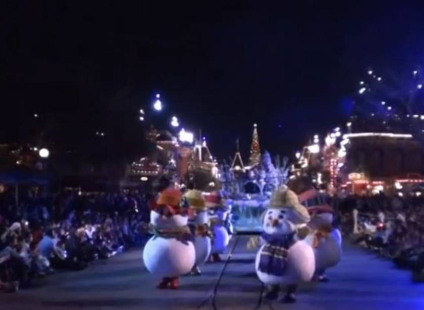 Δείτε την πρώτη χριστουγεννιάτικη παρέλαση της Disneyland