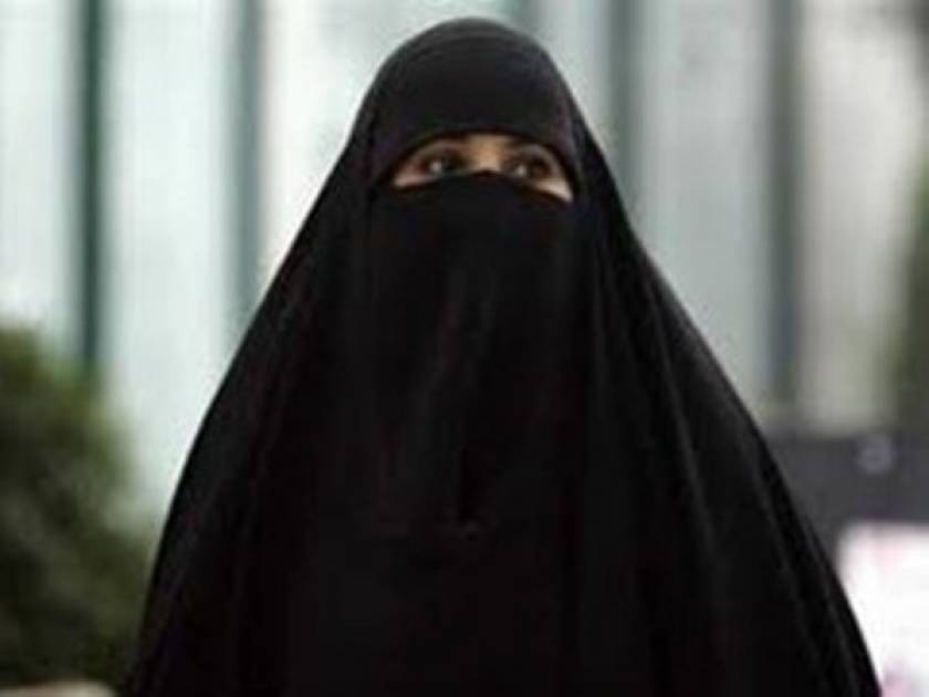Στα «χέρια» της Αλ Κάιντα όποια γυναίκα δεν καλύπτει το πρόσωπό της