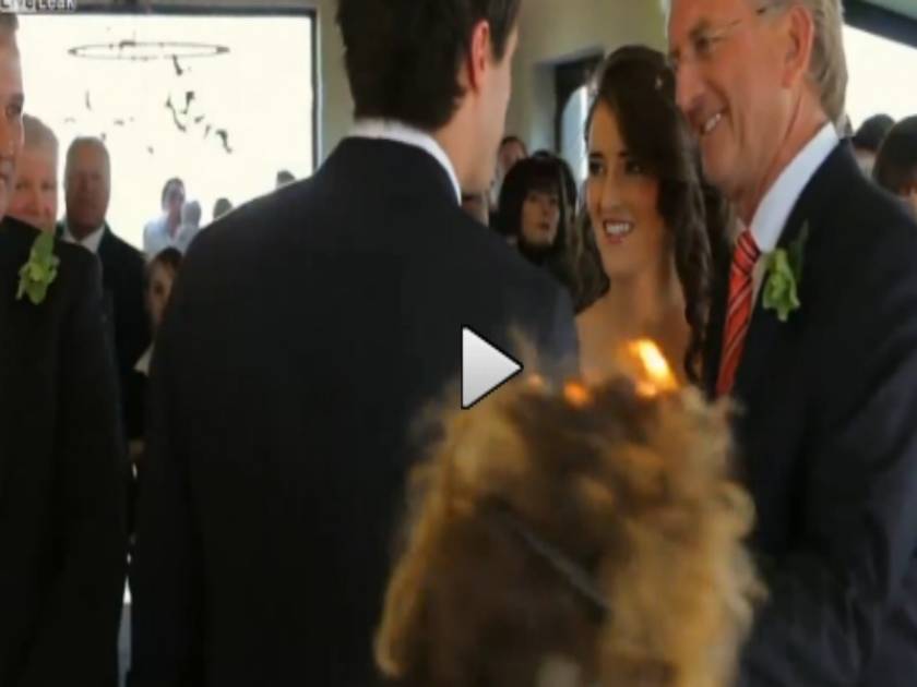 Απίστευτο βίντεο: Έπιασαν τα μαλλιά της φωτιά στον γάμο!