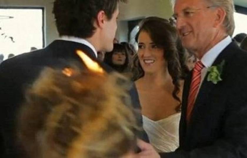 ΒΙΝΤΕΟ: Λαμπάδιασε το κεφάλι της φωτογράφου σε γαμήλια εκδήλωση!