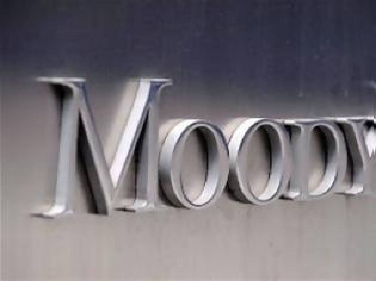 Με υποβάθμιση απειλεί ο Moody's την Κύπρο