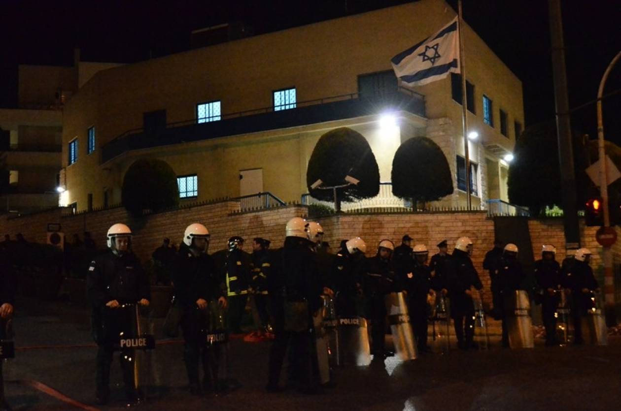 ΤΩΡΑ:Έφτασε η κεφαλή της πορείας στην πρεσβεία του Ισραήλ