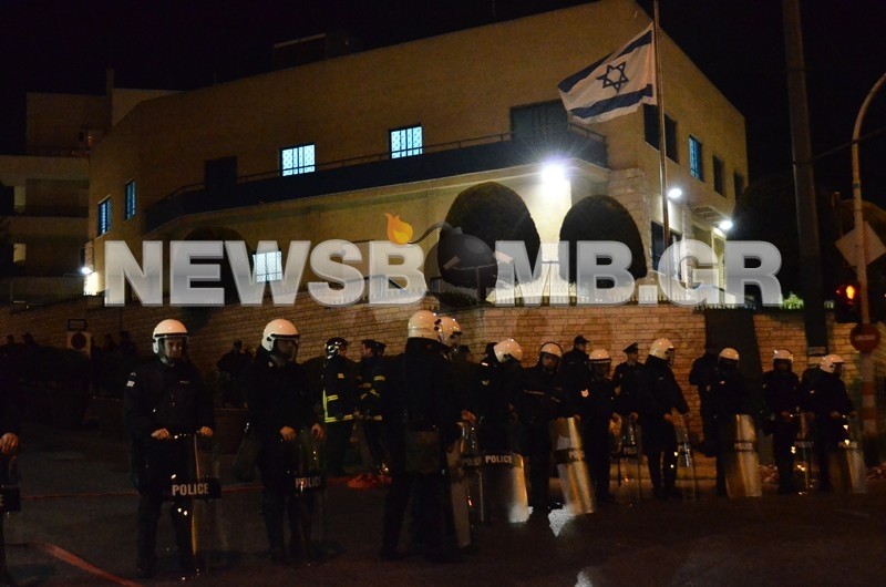 ΤΩΡΑ:Έφτασε η κεφαλή της πορείας στην πρεσβεία του Ισραήλ