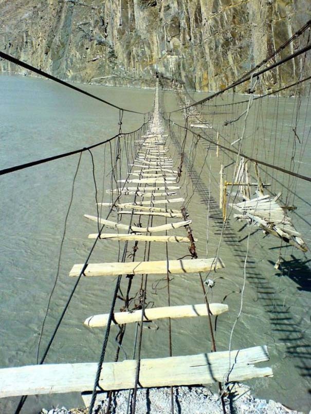 Οι πιο τρομακτικές γέφυρες που έχετε δει! (pics)