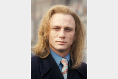 Δείτε τον Daniel Craig με μακριά μαλλιά πριν 15 χρόνια!