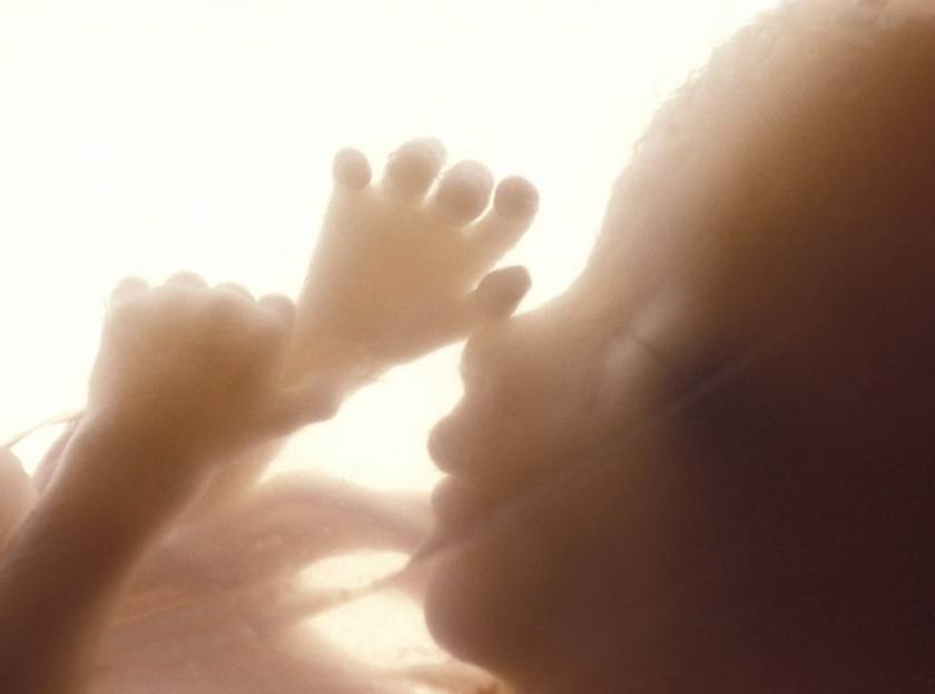 Έρευνα: Τα έμβρυα χασμουριούνται μέσα στη μήτρα!