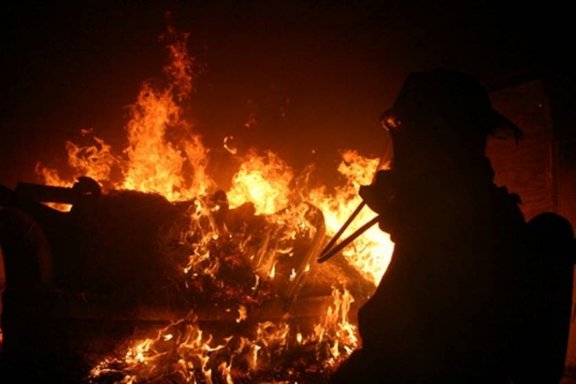 ΤΩΡΑ: Φωτιά στην Αχαρνών