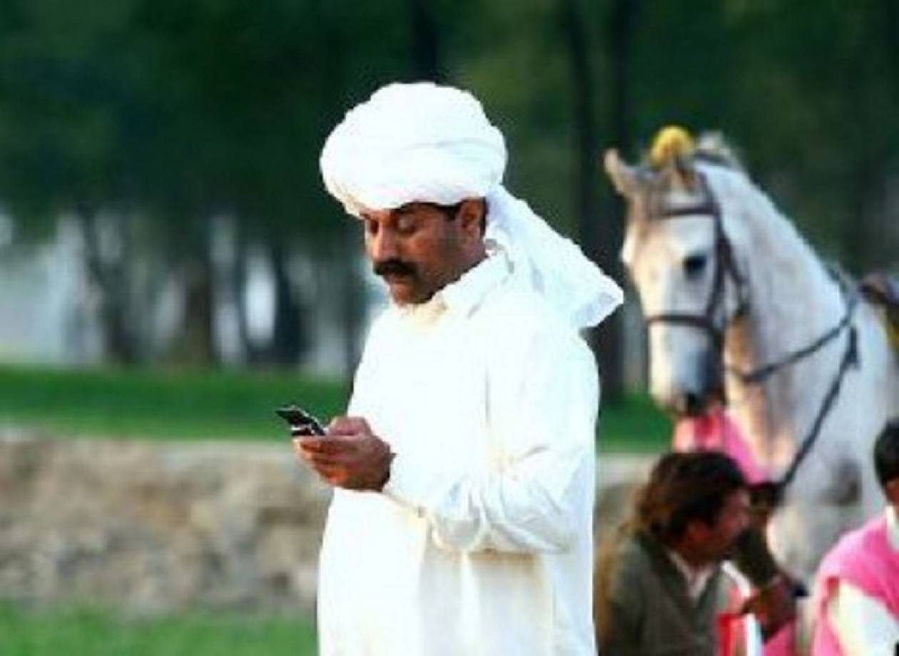 Tο Πακιστάν μπλοκάρει την κινητή τηλεφωνία