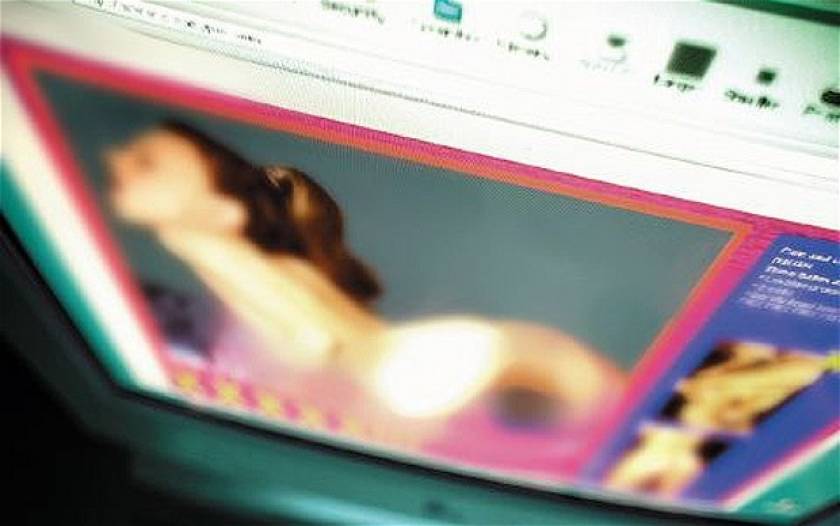 Ηλεία: Φωτογραφίες και πορνογραφικό υλικό σε υπολογιστή υπηρεσίας