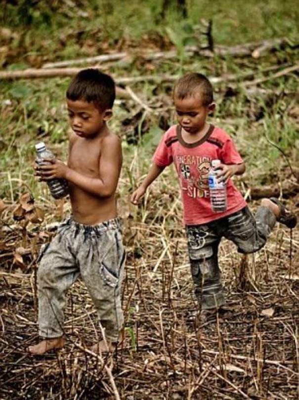Απίστευτο: Τα παιδιά στην Καμπότζη τρώνε... δηλητηριώδεις ταραντούλες 
