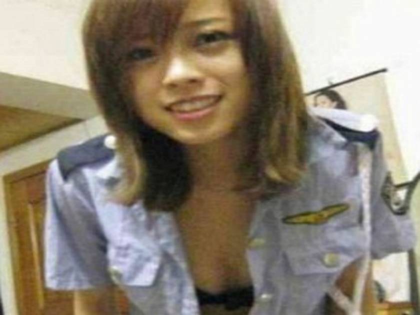 9 μήνες φυλάκιση για την σέξι... αστυνομικίνα του Facebook! (pics)