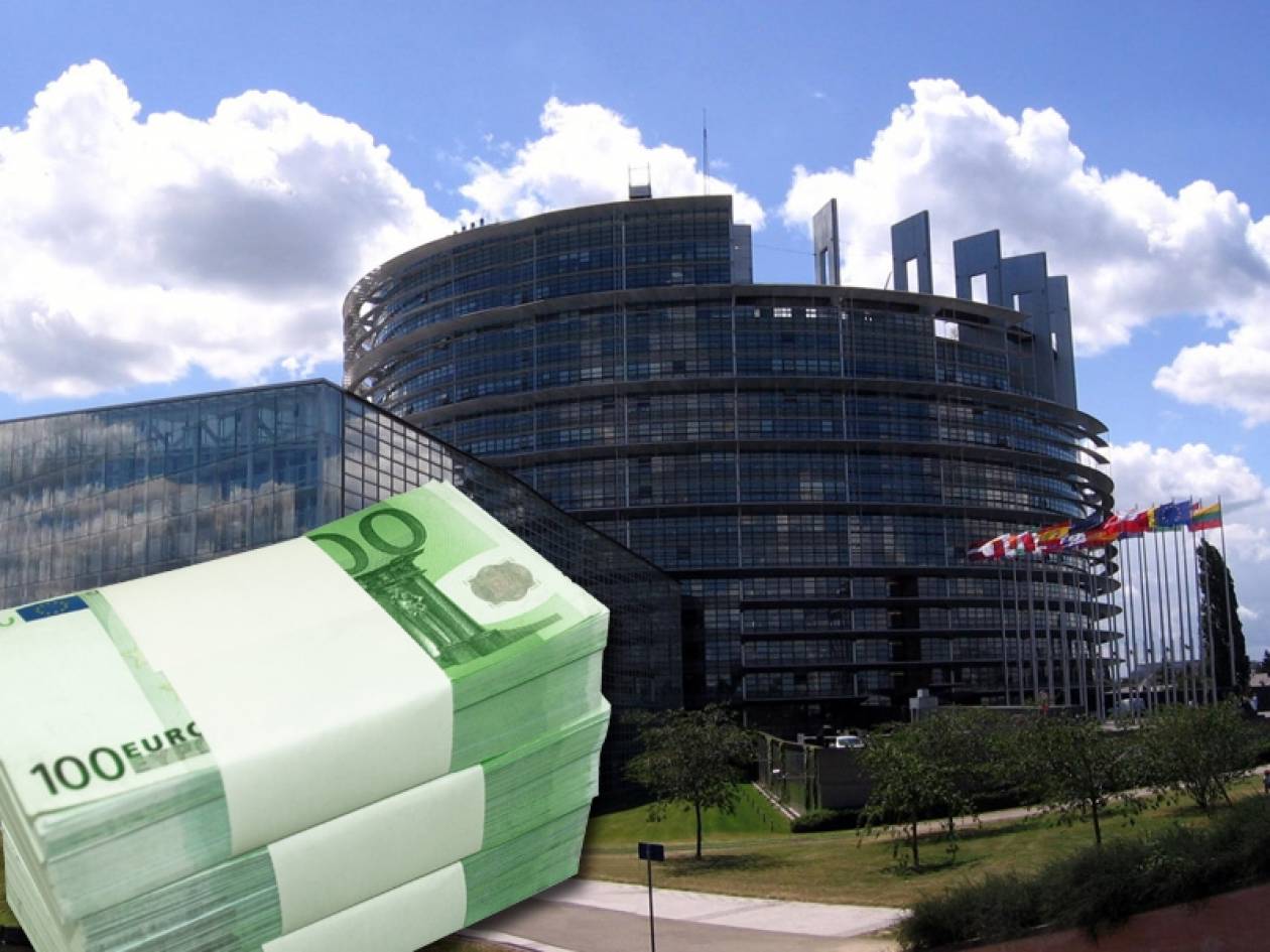 Πόσο μεγάλες είναι οι αμοιβές των Ευρωπαίων βουλευτών