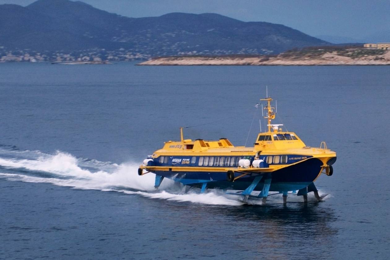 Ταλαιπωρία για 22 επιβάτες «ιπτάμενου δελφινιού» στον Πειραιά
