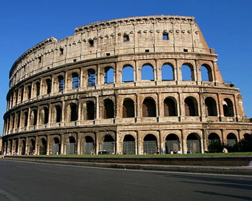 Ρώμη: Καταρρέει το Κολοσσαίο!