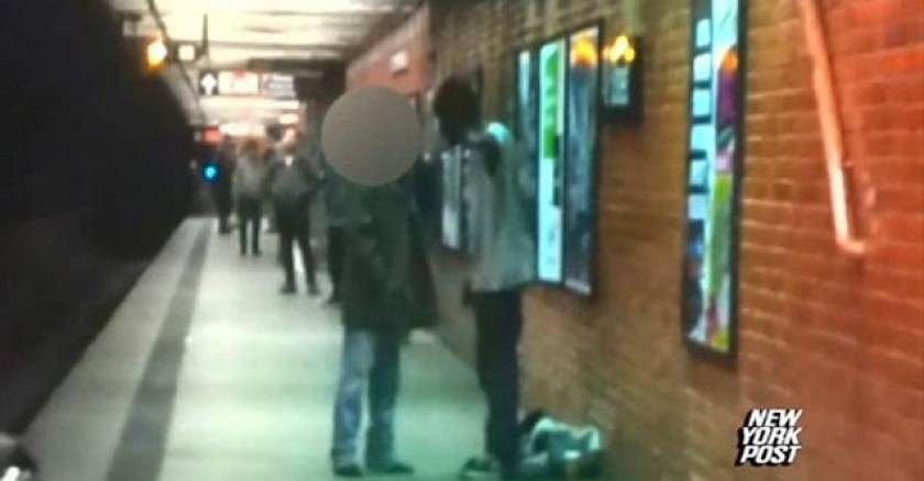 Βίντεο-ΣΟΚ: Τον έσπρωξε στις γραμμές του μετρό και τον πάτησε το τρένο