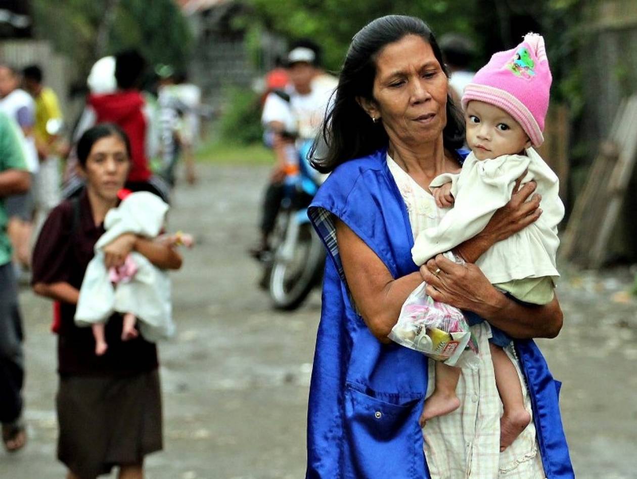 Βίντεο: Ο τυφώνας Μπόπα σαρώνει τις Φιλιππίνες