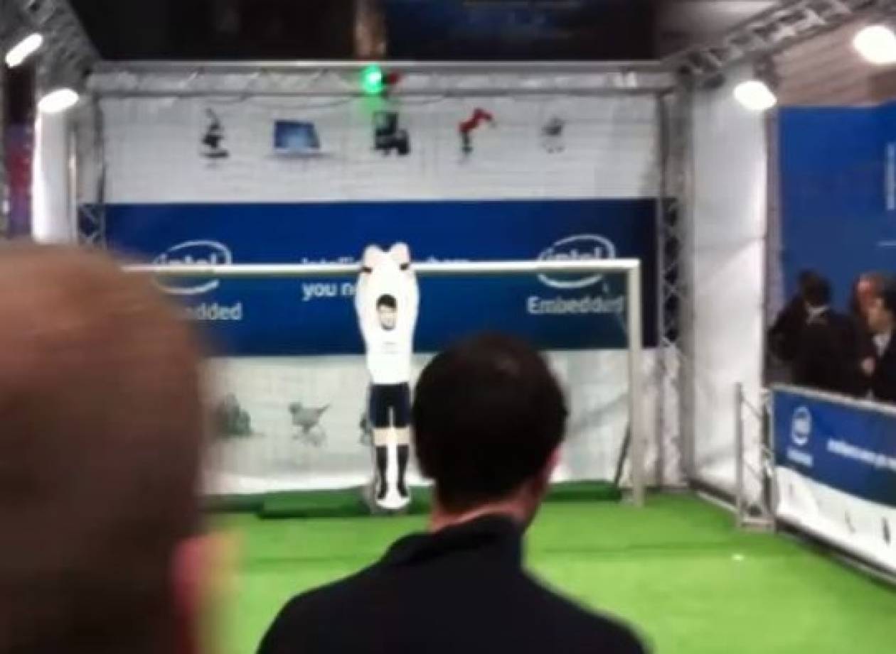 Βίντεο: Ανίκητος τερματοφύλακας-ρομπότ!
