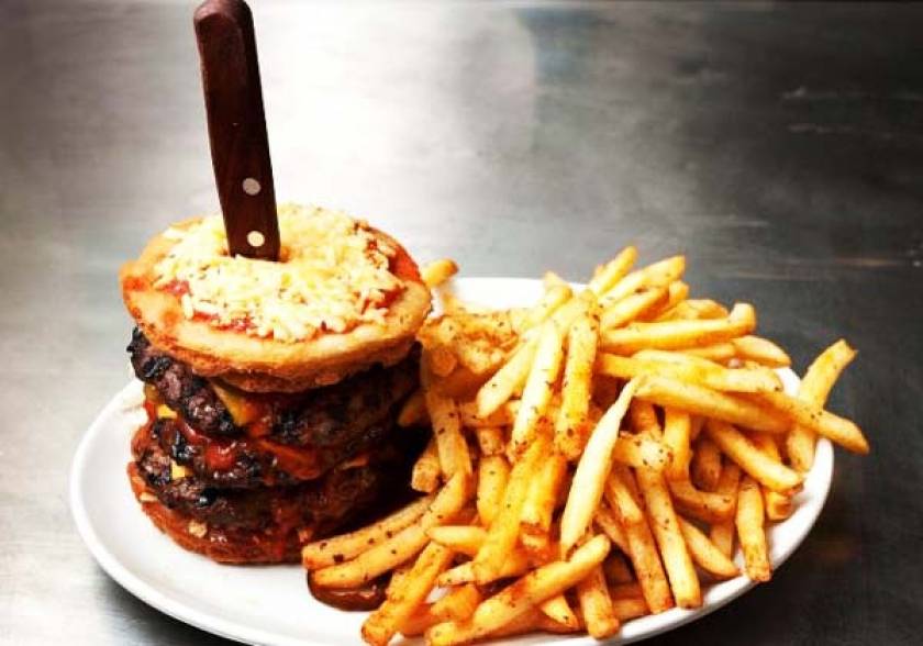 Atomic Fallout: Το burger που δύσκολα θα δοκίμαζες ποτέ