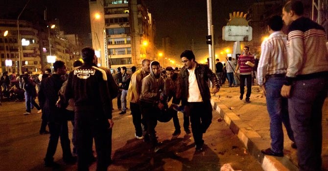 Αίγυπτος: Τρεις νεκροί και εκατοντάδες τραυματίες στις ταραχές (pics)